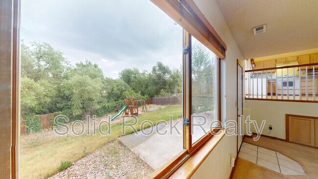 Building Photo - 2580 Lyncrest Dr