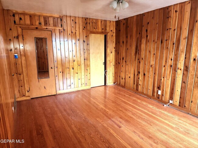 Building Photo - 3431 Aurora Ave