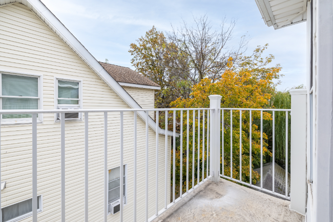 Building Photo - 11 Duer Pl
