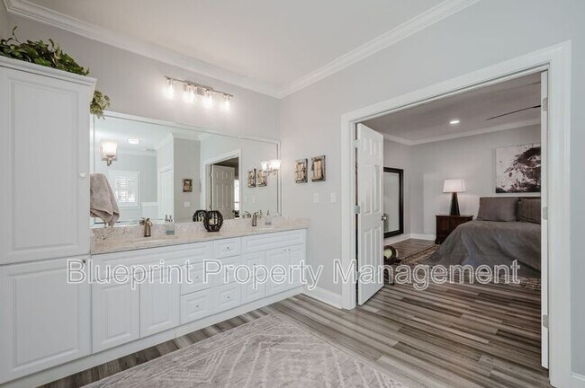 Building Photo - 5012 Wendover Dr