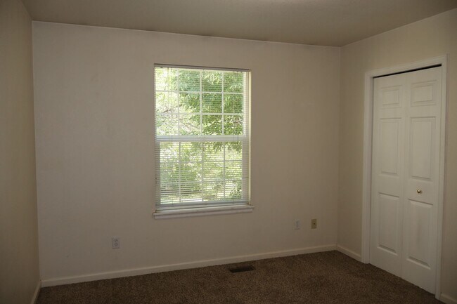 Building Photo - Cozy & Spacious 3-Bedroom Townhome In Fort Collins