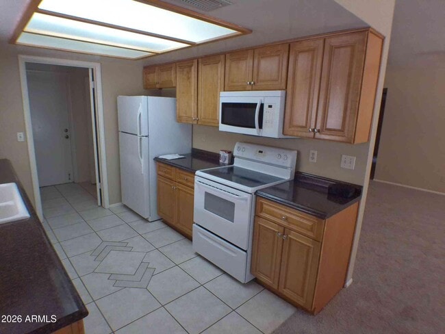 Building Photo - 5625 W Sunnyside Dr