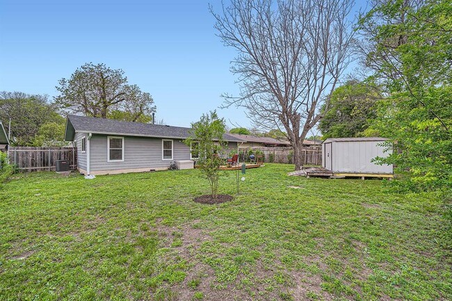 Building Photo - 9705 Oriole Dr