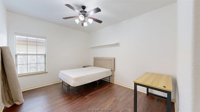 Building Photo - 413 Hayes Ln