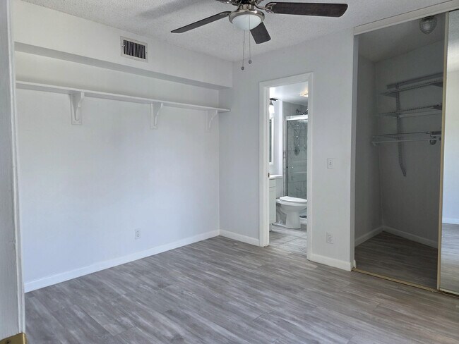 Building Photo - 3888 Victoria Dr