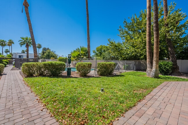 Building Photo - 3640 N 38th St