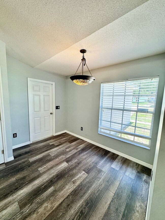 Building Photo - Spacious 3 Bedroom 2 Bath home, close to lake Minneola and Downtown Clermont