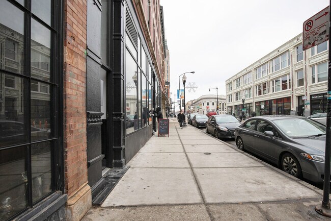 Building Photo - 1570 N Milwaukee Ave