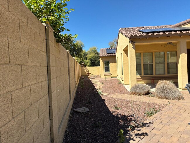 Building Photo - 20973 W Cora Vista