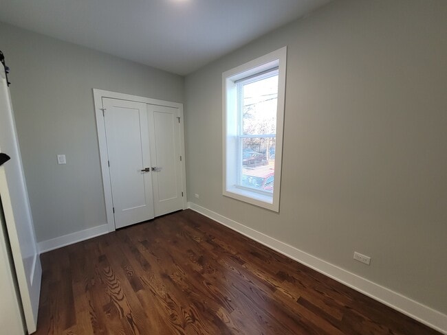 Building Photo - 2144 W Shakespeare Ave