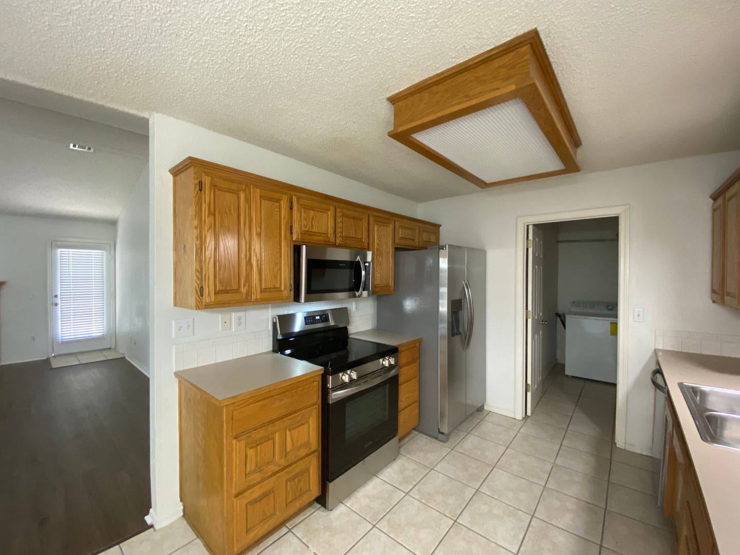 Building Photo - 4377 W Cheyenne Dr
