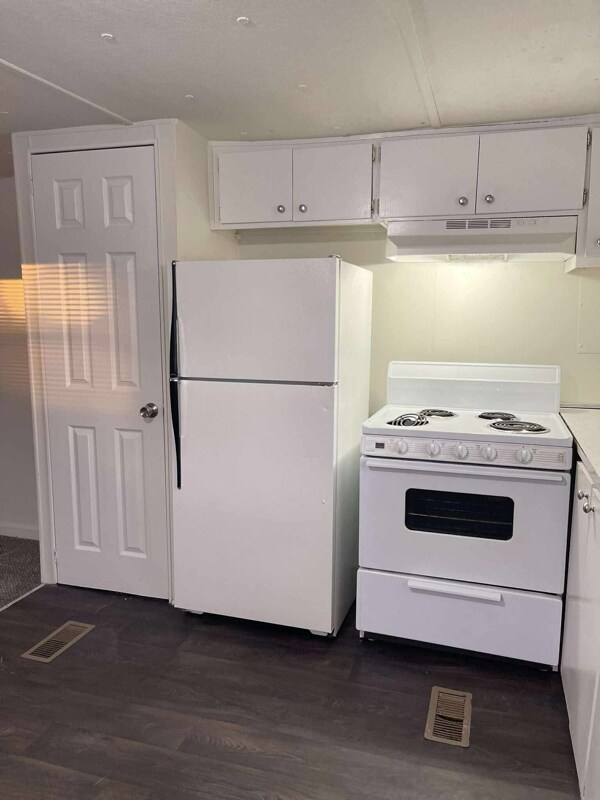 Building Photo - 400 Ball Park Rd