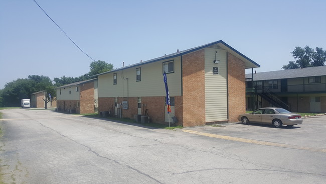 Building Photo - Cedar Crest Apartments