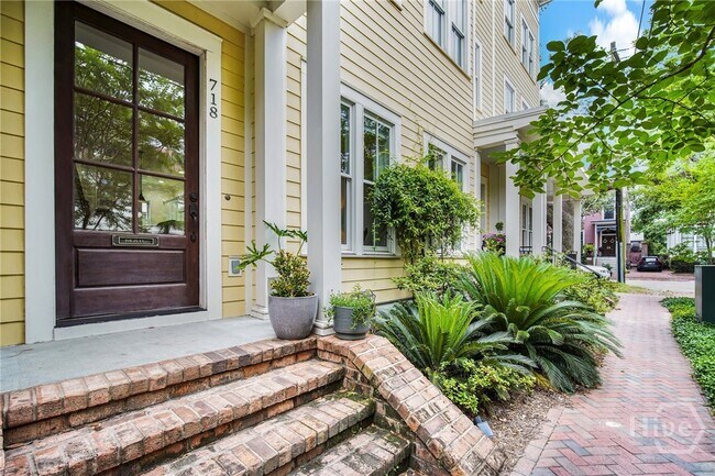 Building Photo - 718 Tattnall St