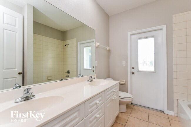 Building Photo - 507 SE 11th St