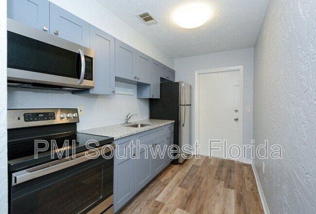 Building Photo - 2519 9th Ave W