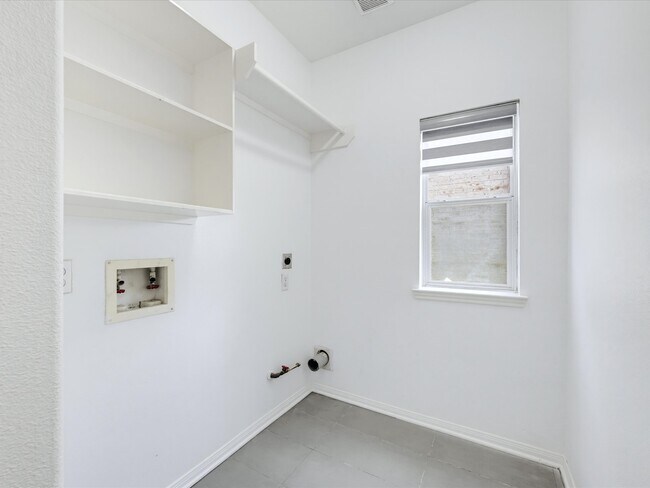 Building Photo - 1114 Jasons Bend Dr