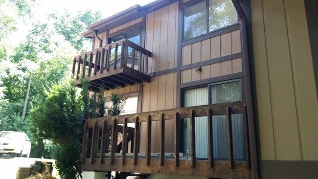 Building Photo - 24180 Woodridge Cir