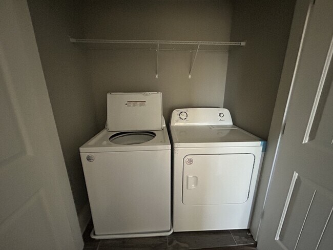 Building Photo - 222 Jasmine Row