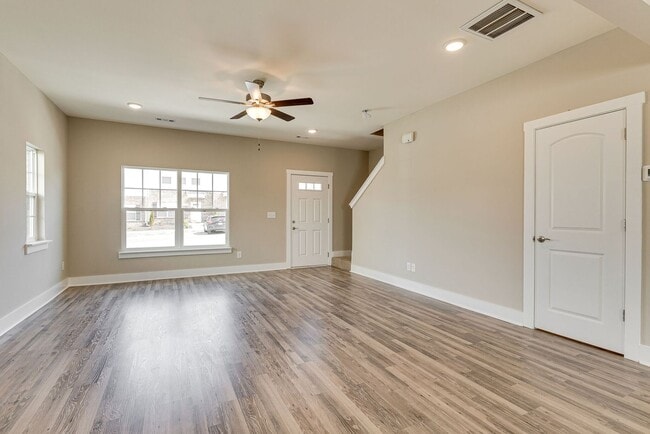 Building Photo - Townhome in Goodlettsville, Only 12 miles ...