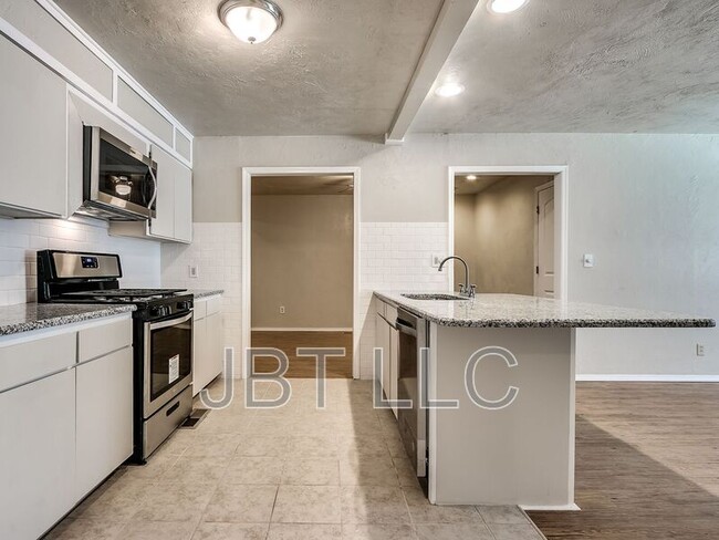 Building Photo - 2132 Andover Ct