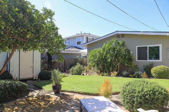 Building Photo - 115 W Avenida Cordoba