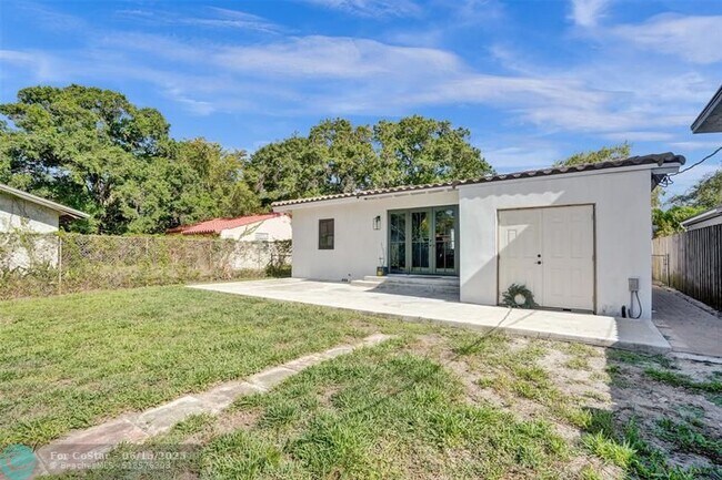 Building Photo - 807 SW 18th St