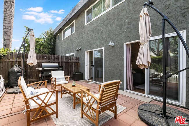 Building Photo - 4443 Saugus Ave