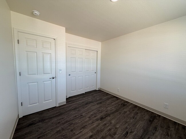 Building Photo - Free Month of Rent for Move in before Dec 1st - Brand New Upstairs 3 Bedroom Apartment
