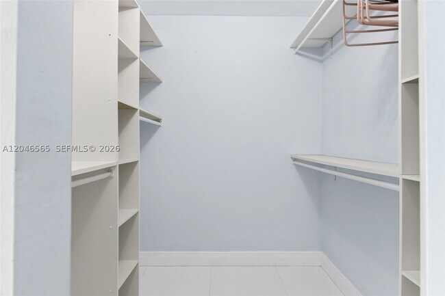 Building Photo - 7601 E Treasure Dr