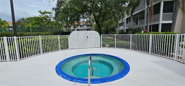 Building Photo - 3625 Square W Ln #4