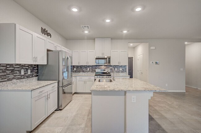 Building Photo - Spacious 4 Bedroom Home!
