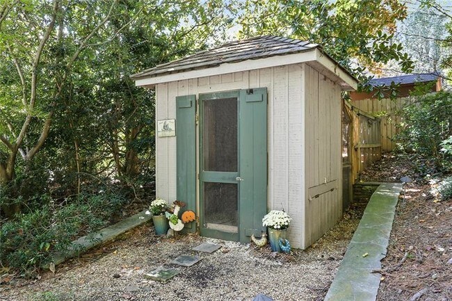 Building Photo - 586 Starlight Dr NE