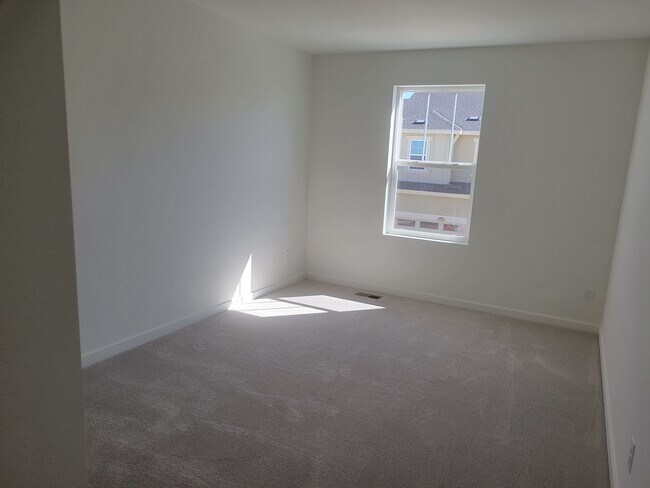 Building Photo - 16273 Laurentide Pl