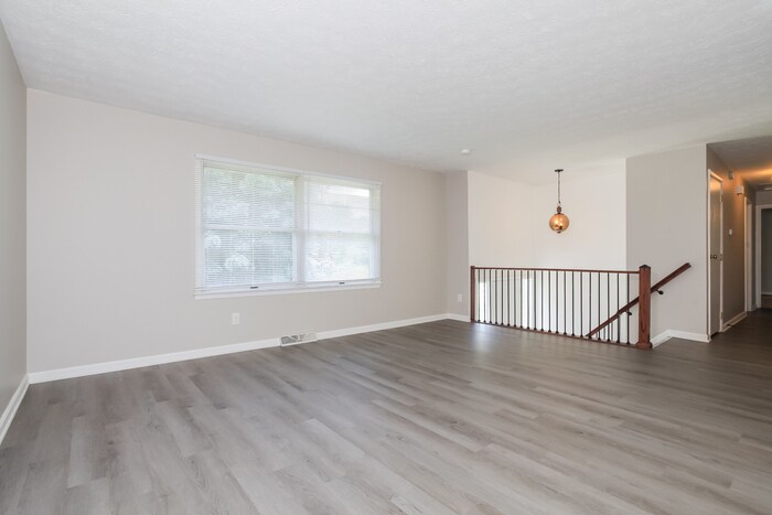 Building Photo - 686 Cloverdale Ave