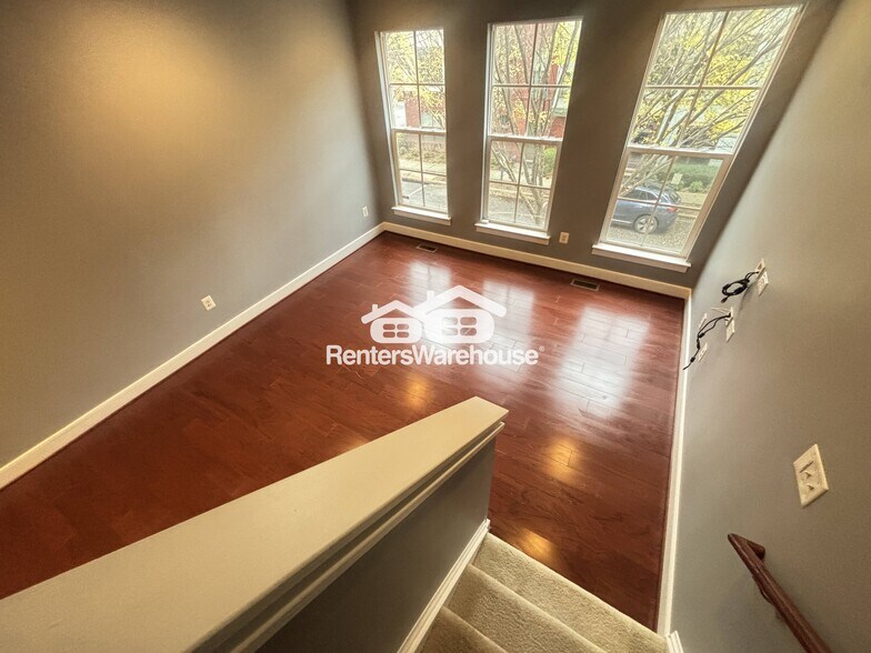 Building Photo - 5722 45th Ave