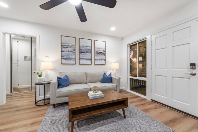 Building Photo - 4442 Clairemont Dr