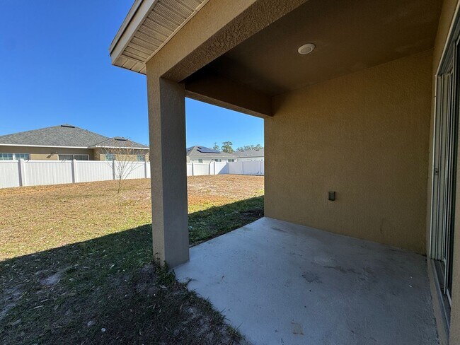 Building Photo - BEAUTIFUL, 4 bedroom, 2 bathroom Home in Poinciana!! Cable & Internet Included with Rent!!