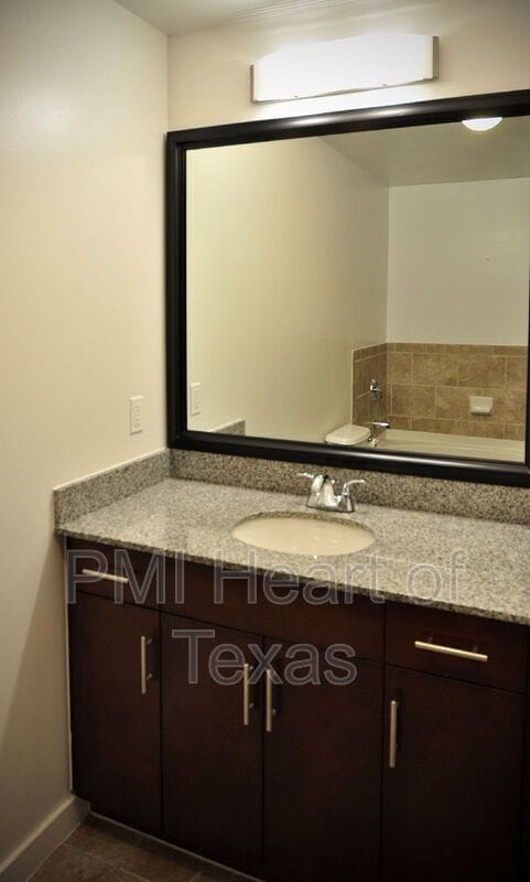 Building Photo - 360 Nueces St