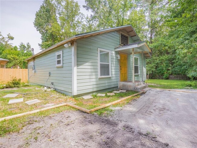 Building Photo - 223 SE 9 St