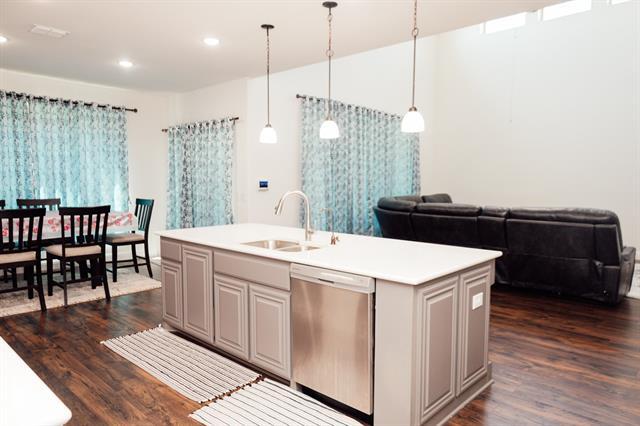 Building Photo - 700 Sedona St