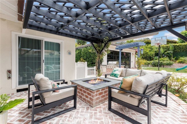 Building Photo - 2116 Palos Verdes Dr W