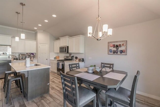 Building Photo - Nearly New Piedmont Home
