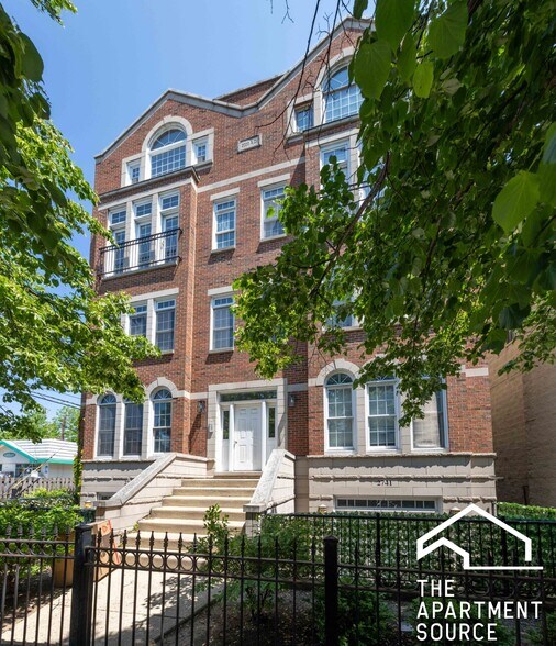 Building Photo - 2743 N Southport Ave