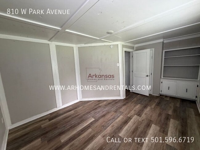 Building Photo - 810 W Park Ave