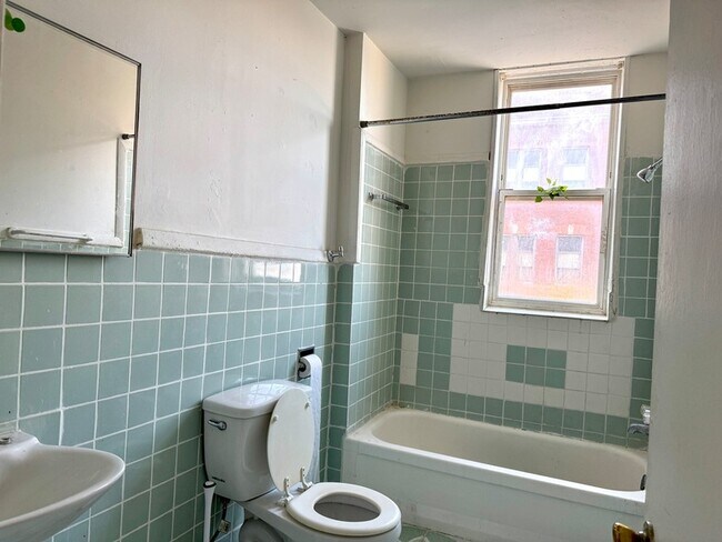 Building Photo - 3623 W North Ave