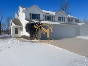 Building Photo - Executive Duplex 3 Bed 2.5 Bath 2.5 Stall Garage