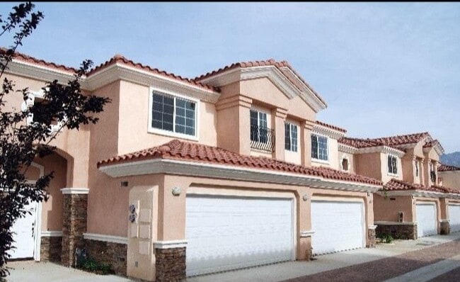 Primary Photo - 811 N Turner Ave