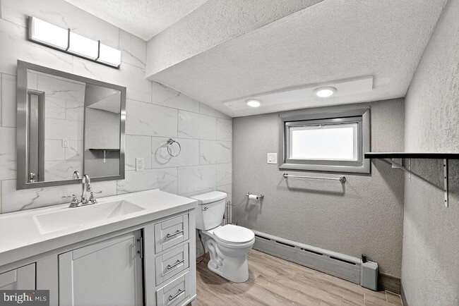 Building Photo - 18 Myrtle Ave