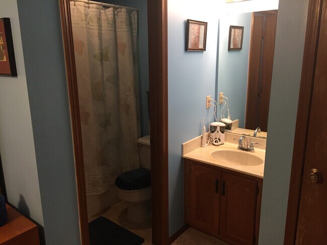 MASTER BATHROOM - 3212 Clifton Ave